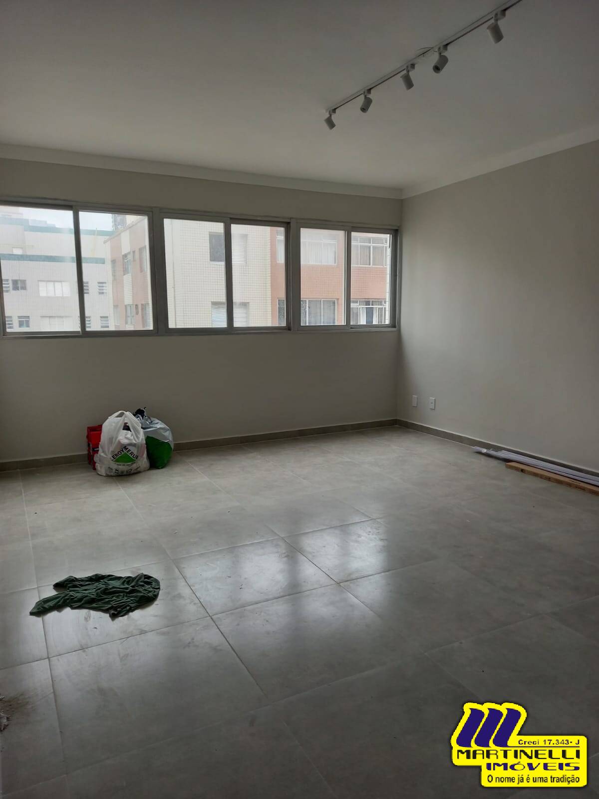 Apartamento à venda com 2 quartos, 100m² - Foto 2