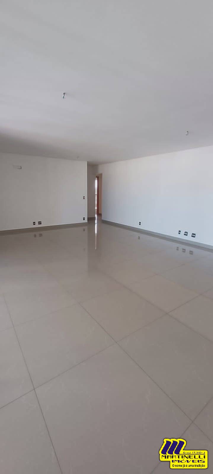 Apartamento à venda com 3 quartos, 210m² - Foto 2